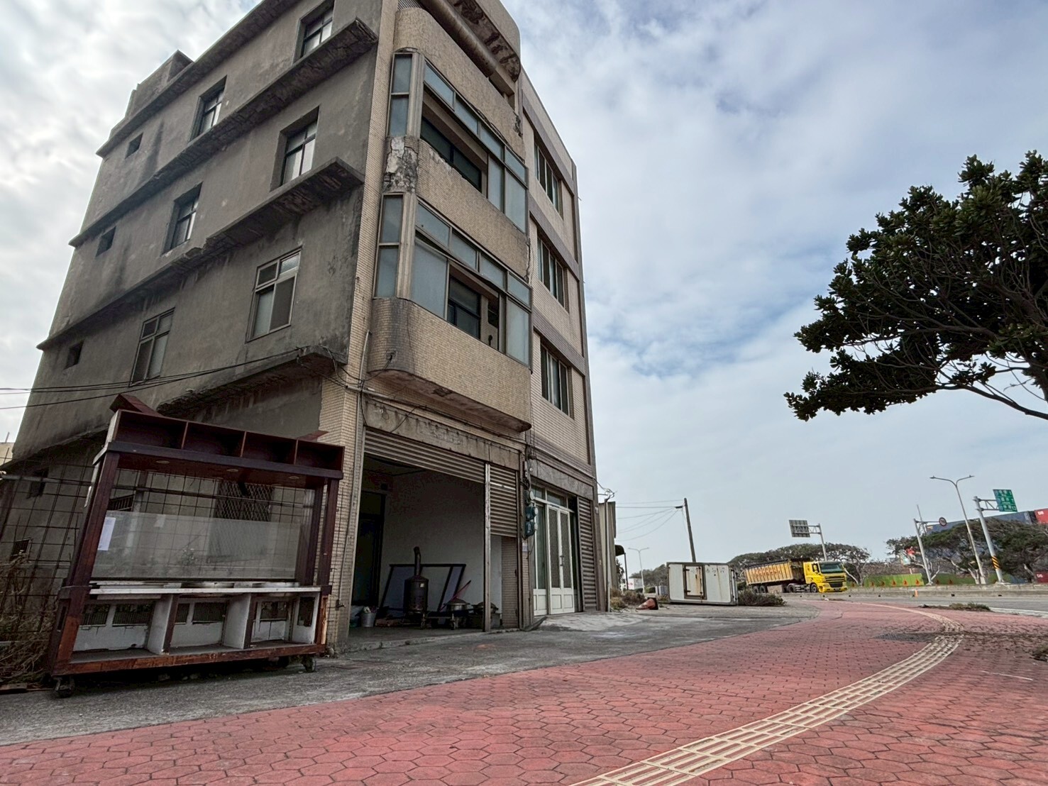 清水區中清路九段臨路四樓透天