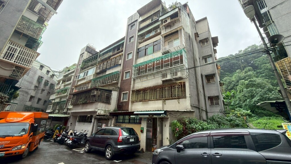 南勢角邊間好停車壹樓⭐買屋找怡蓁⭐