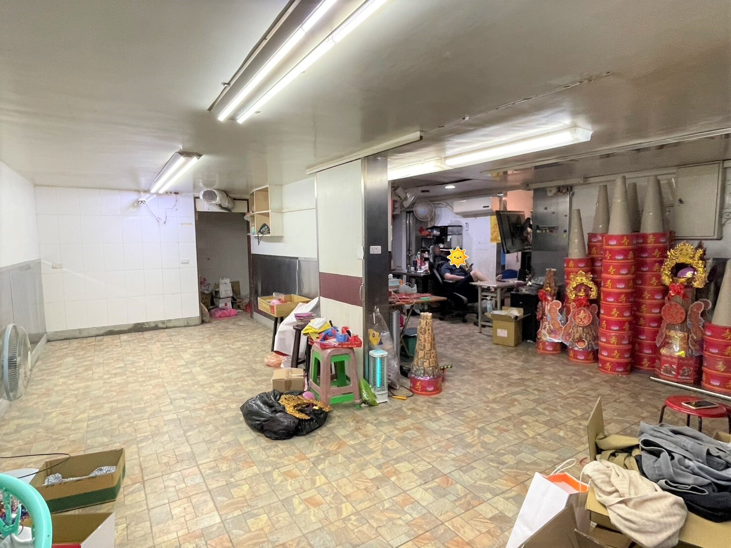 連城好停車大空間廠辦~面寬好上貨.有貨物升降機