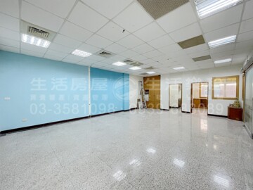 五福一路透天住辦3+4F✦免整潔屋況優級可以入駐 - Image 1