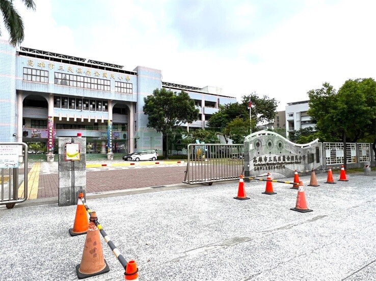 樂屋_高雄市三民區鼎山高大百貨大樓待售房屋 高雄市三民區鼎山高大百貨大樓待售房屋