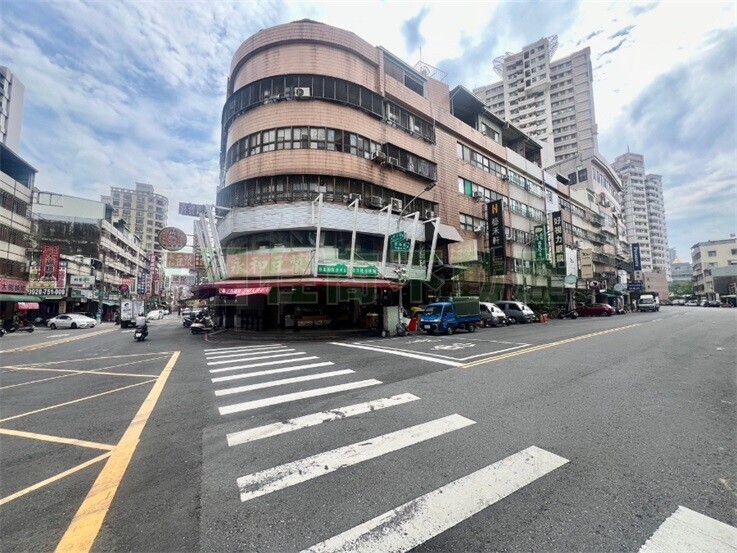 樂屋_高雄市三民區鼎山高大百貨大樓待售房屋 高雄市三民區鼎山高大百貨大樓待售房屋