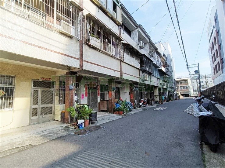 歸仁市區邊間透天