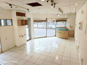 崇文國小漂亮平車三角窗店住 - Image 1