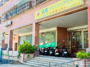 金湖鎮新市摩登1F大店面出租 - Image 1