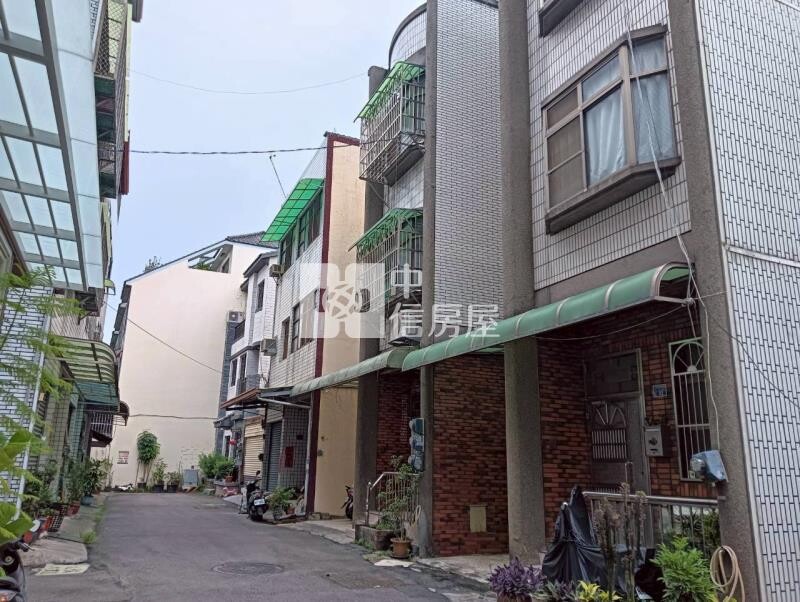 埔心明聖國小旁車庫美墅