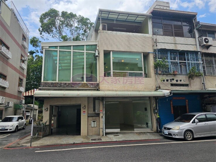 嘉義市東區車庫透天