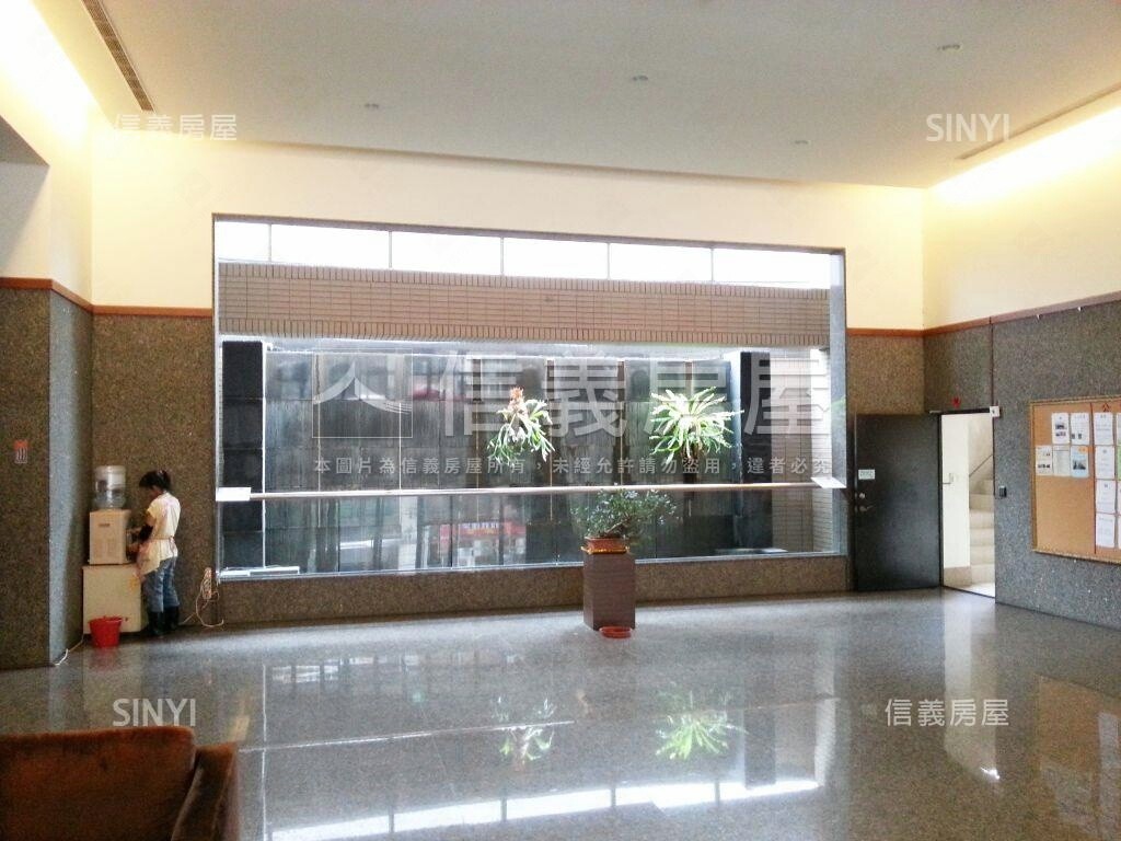新北市新莊區時尚女人香待售房屋