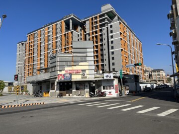 一中商圈旁近台中車站大面寬住五建地出租 - Image 1