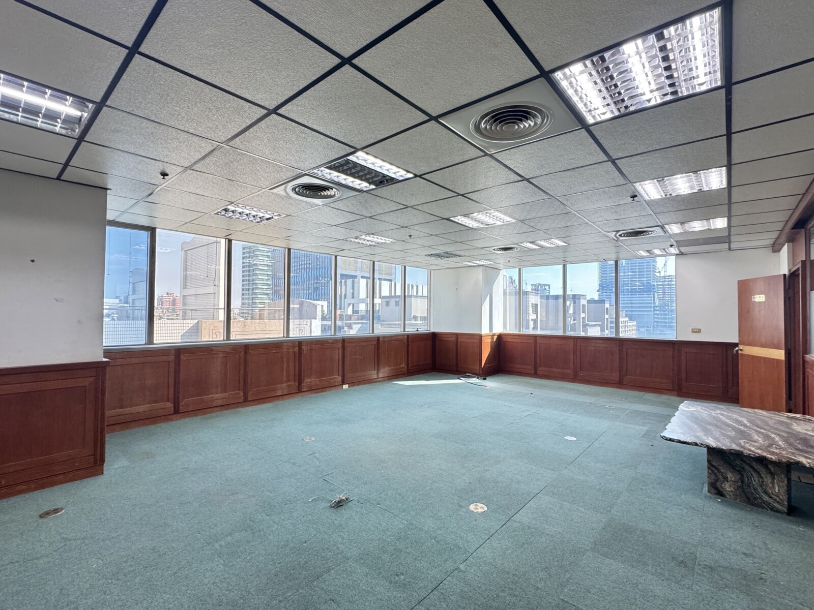 巨蛋明華邊間商用辦公室