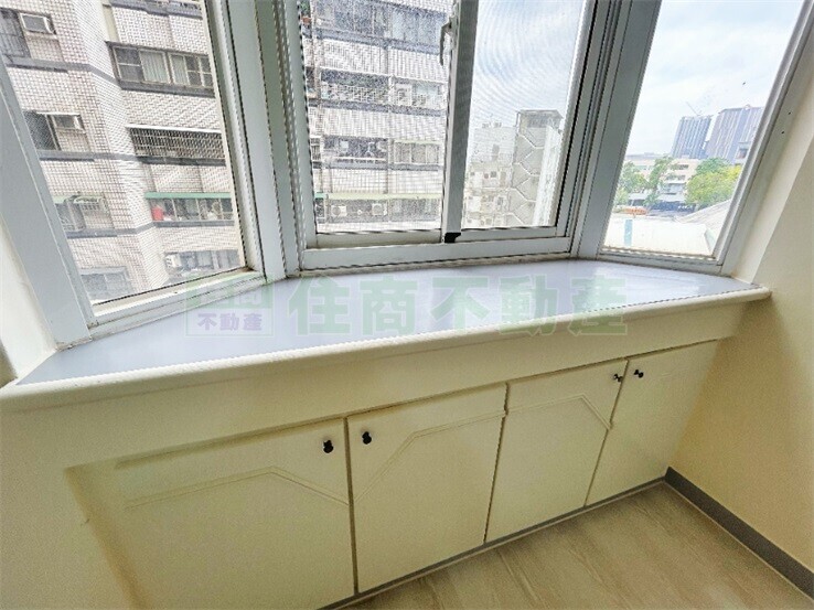 樂屋_高雄市三民區康乃馨花園廣場待售房屋 高雄市三民區康乃馨花園廣場待售房屋