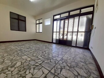 自信街2樓 近市場，學區，公園 - Image 1