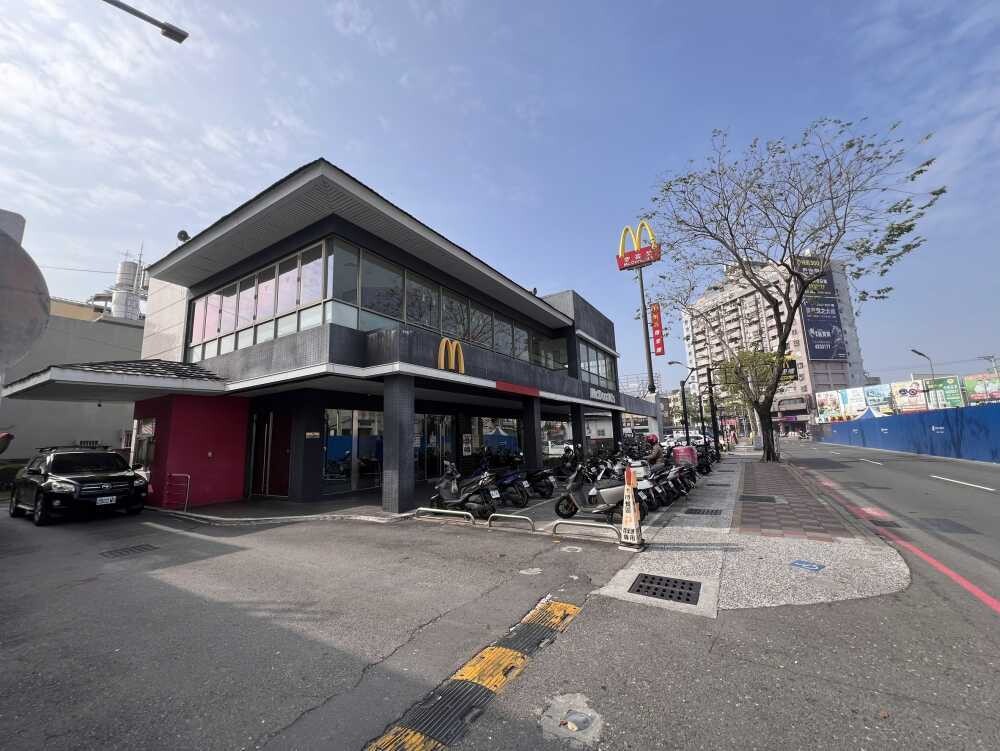 高雄市岡山區達麗雙子星待售房屋