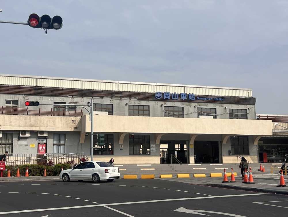 高雄市岡山區達麗雙子星待售房屋