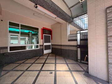 家樂福車庫透天 - Image 1