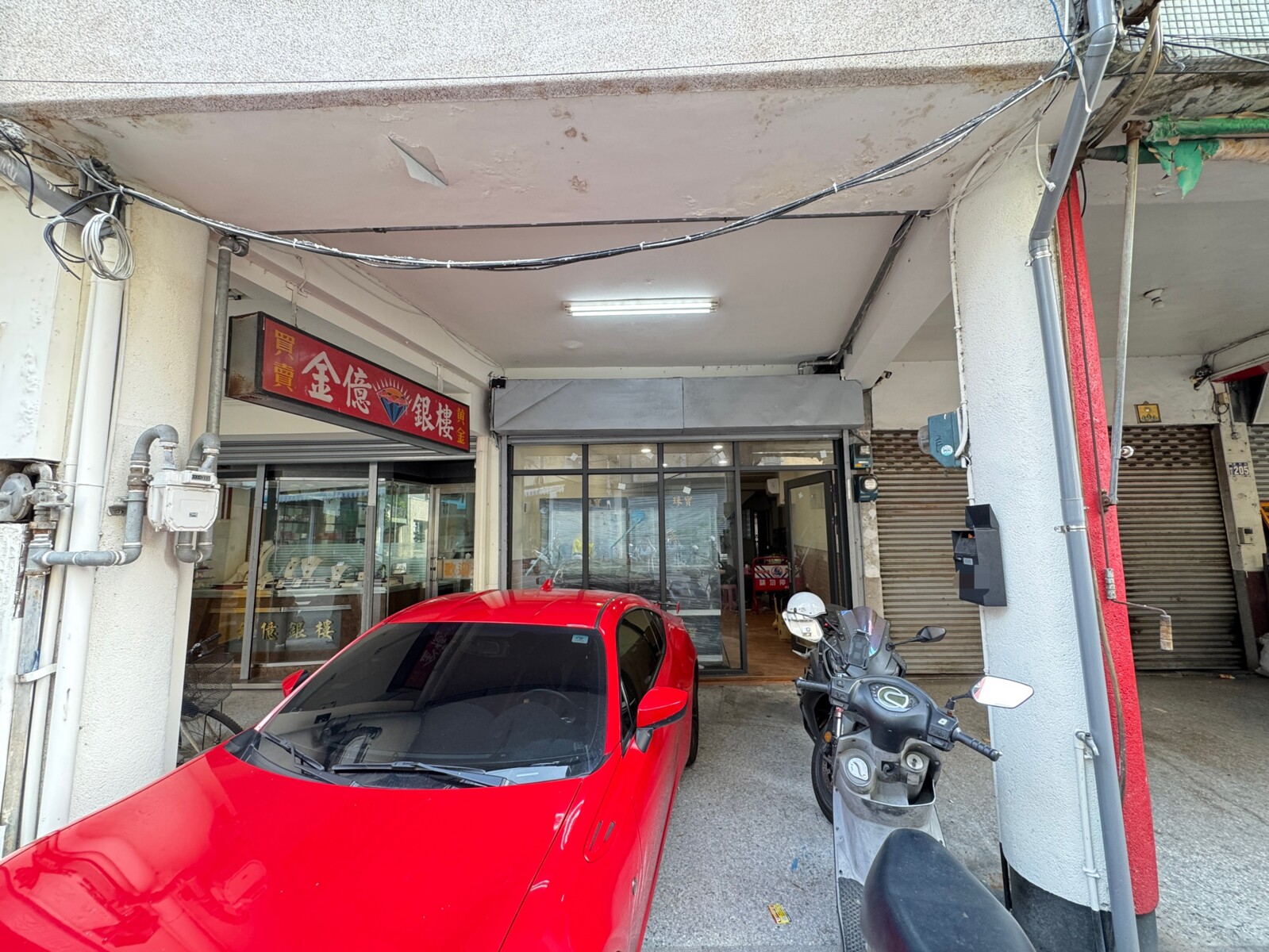 珍珠*低總價全新整理.臨路整棟黃金透店.門前停車