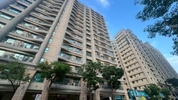 楊小扁~鄰亞灣區31期福懋夢翔3房+車位 - Image 1