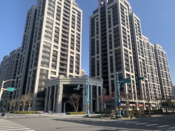 ★中路特區近10米寬高級店面 - Image 1
