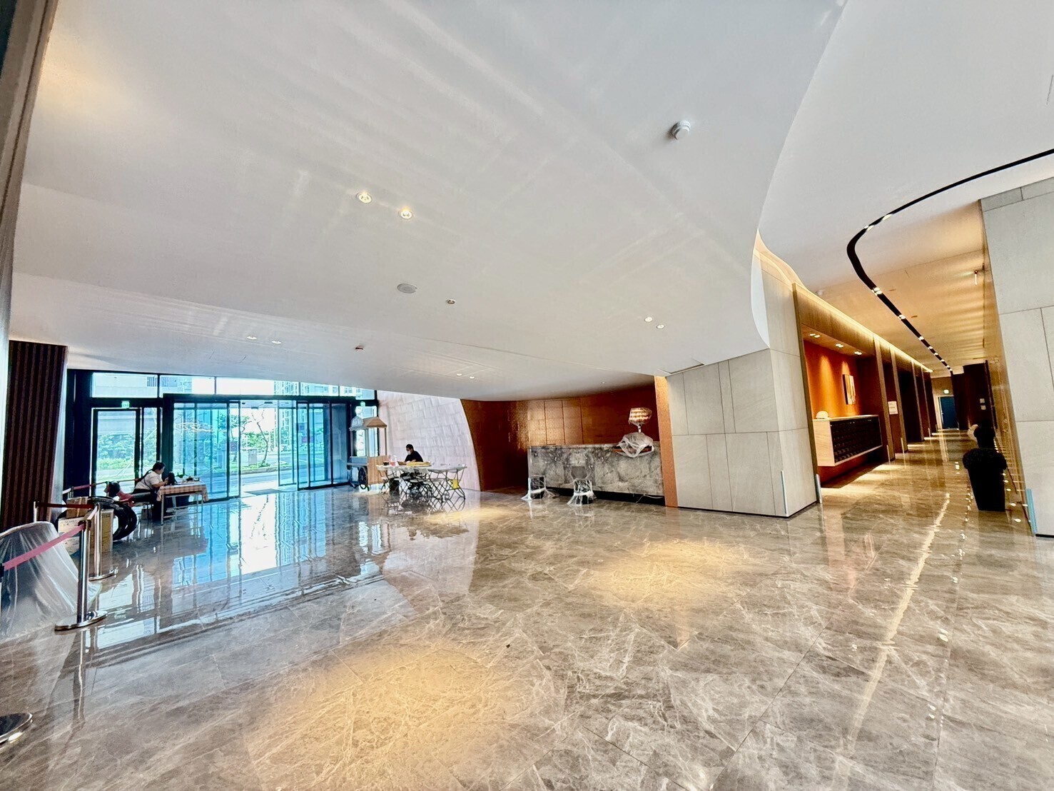 【家穠好房】長虹天韻｜港區重劃區內精質2房平車