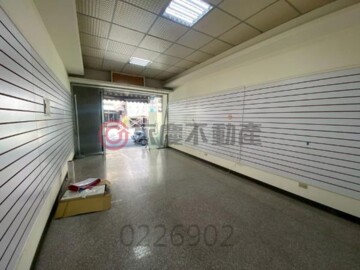 大里路大里運動中心臨路透天店住(店面住家)~可自住 - Image 1