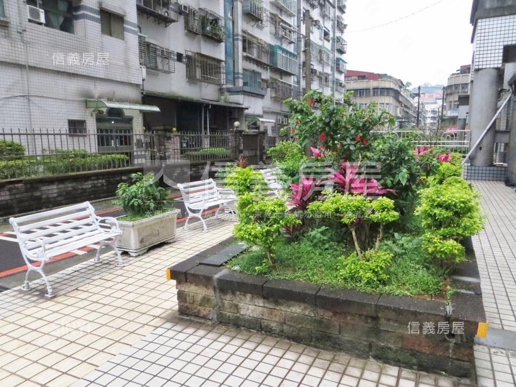 新北市新店區君臨大地待售房屋