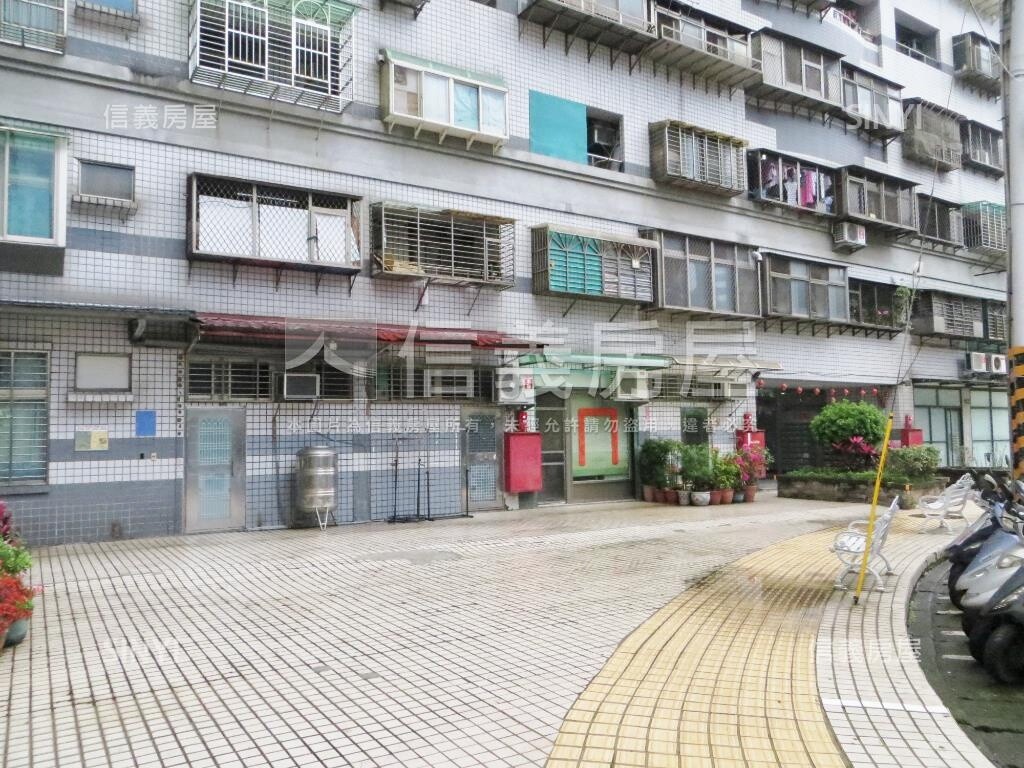 新北市新店區君臨大地待售房屋