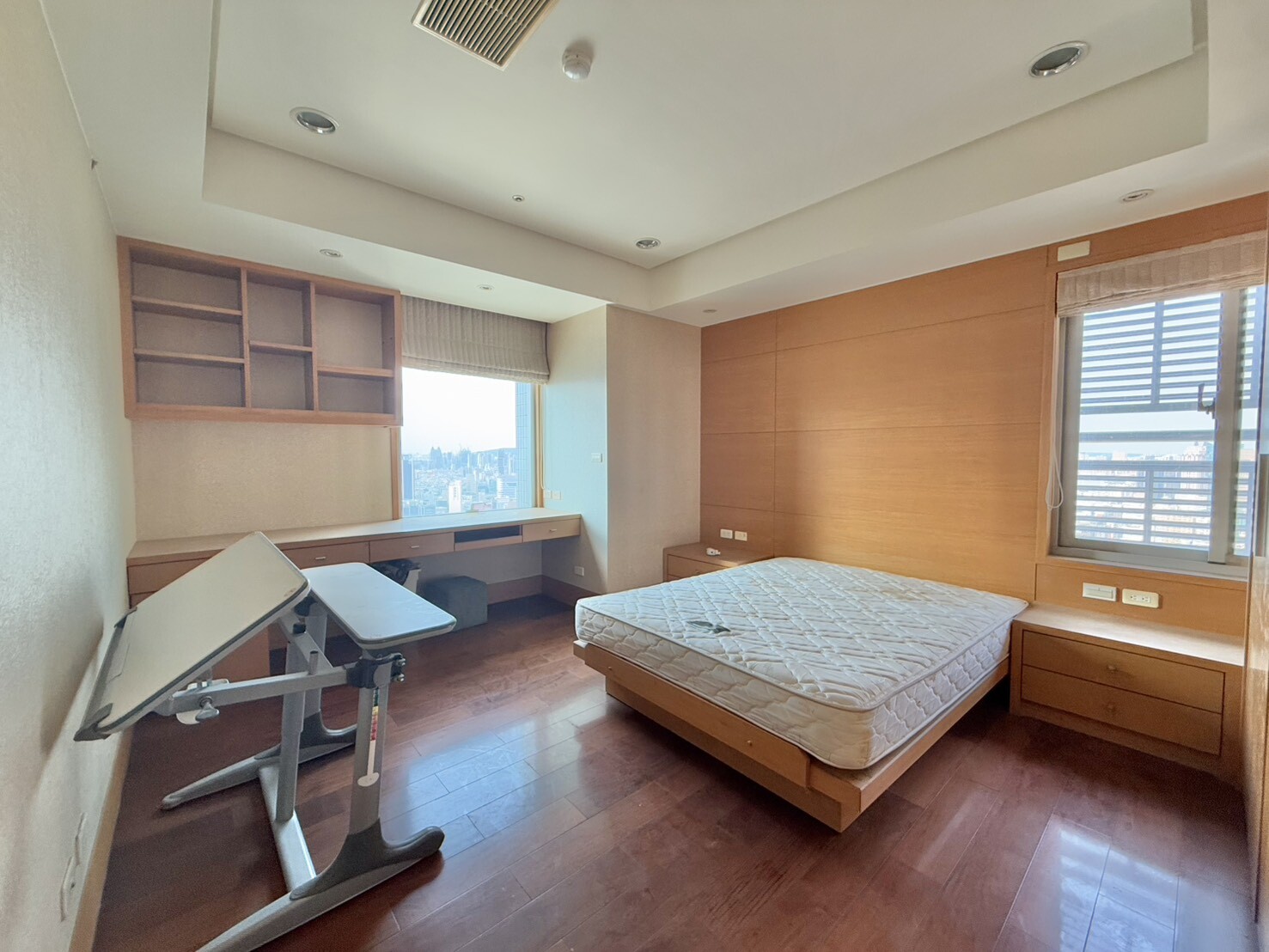 高雄市新興區馨馥華待售房屋