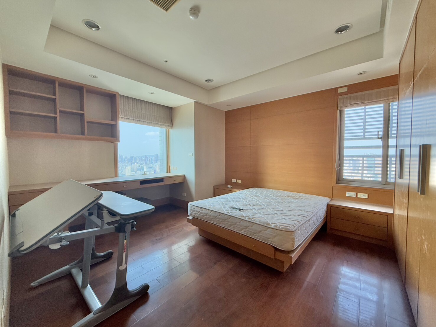 高雄市新興區馨馥華待售房屋