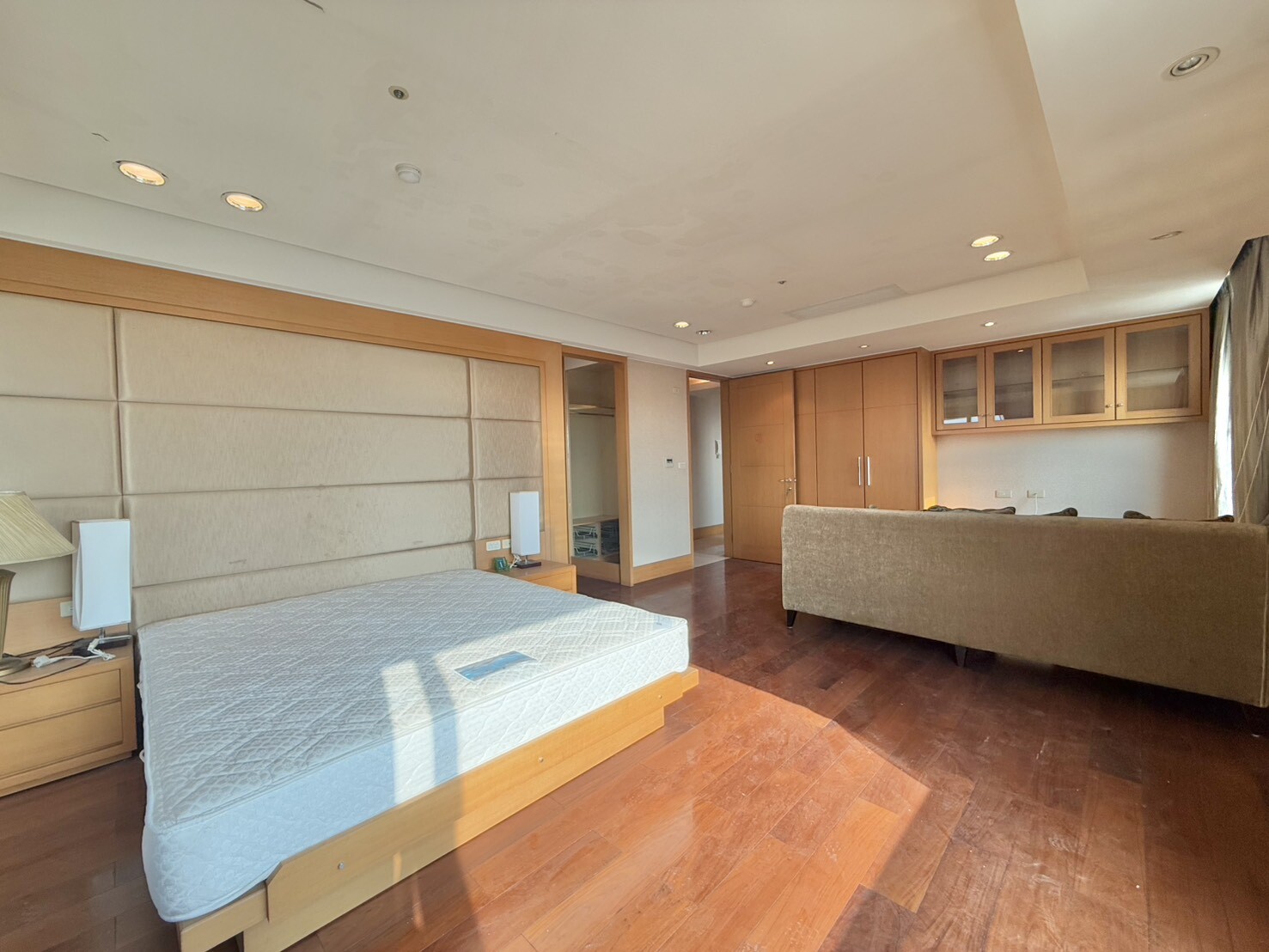 高雄市新興區馨馥華待售房屋