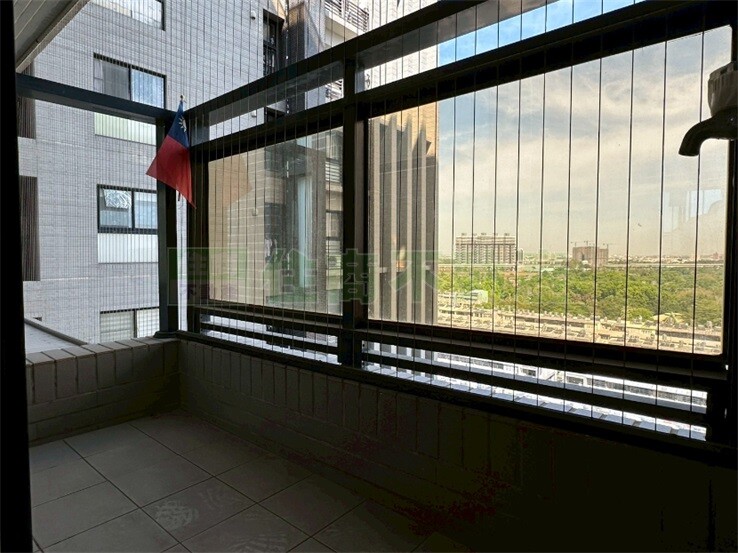 高雄市楠梓區龍騰天御待售房屋