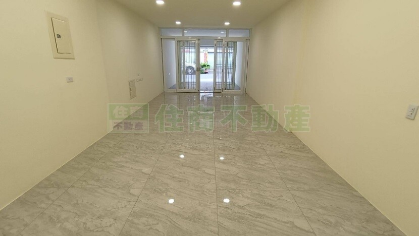 仁德近東區整新美車墅