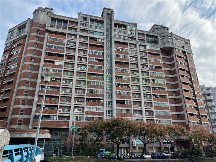 挑高樓中樓賞五期七期景4房平車