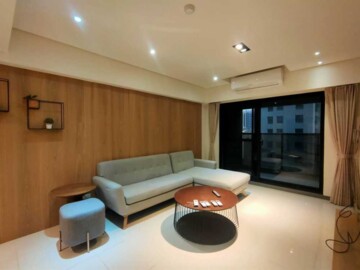 高大特區✅蔚藍海18✅精美3+1房平車✅家具電全 - Image 1