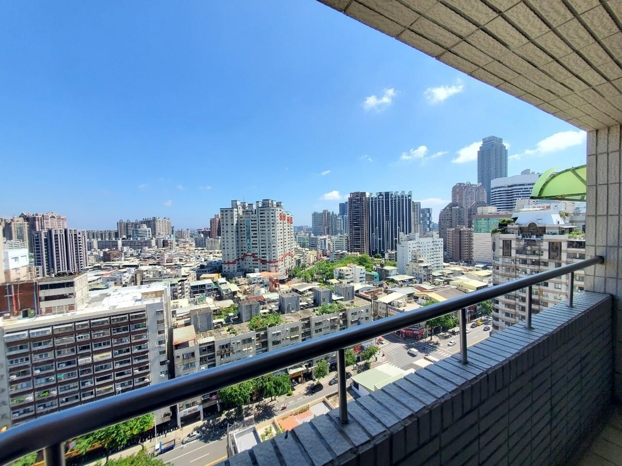 樂屋_高雄市苓雅區京華富邑待售房屋 高雄市苓雅區京華富邑待售房屋