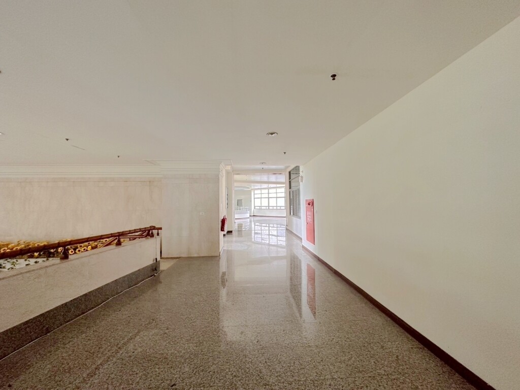 高雄市旗山區大衛營山莊待售房屋