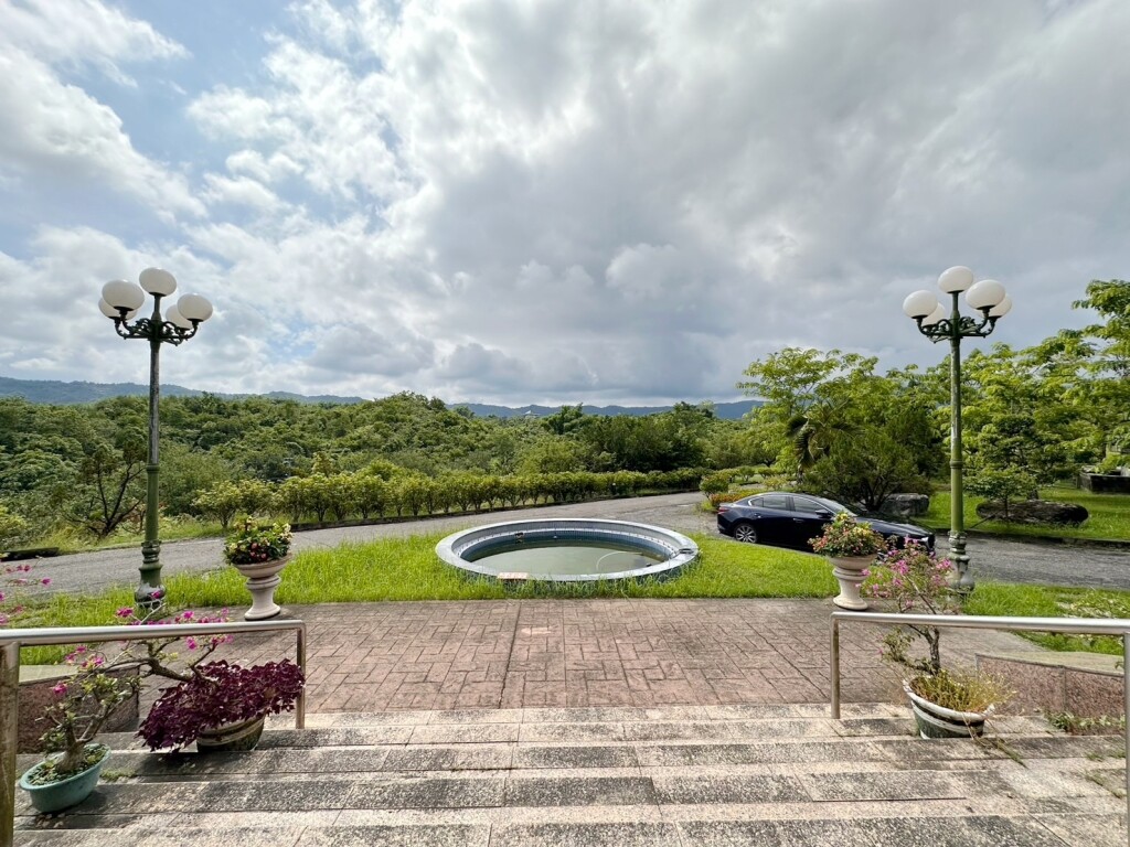 高雄市旗山區大衛營山莊待售房屋