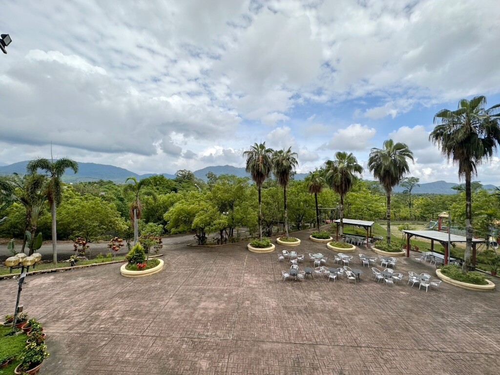 高雄市旗山區大衛營山莊待售房屋