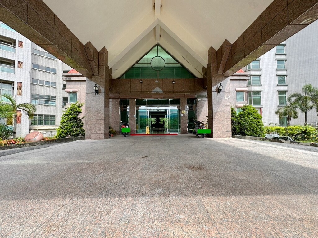 高雄市旗山區大衛營山莊待售房屋