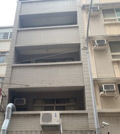 竹北租屋近家樂福乾淨全新家具，天井窗第四台飲水機 - Image 1