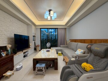 時尚女人香待售房屋