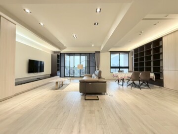 W大遠百頂級視野｜稀有雙主臥四改三房｜雙車位 - Image 1