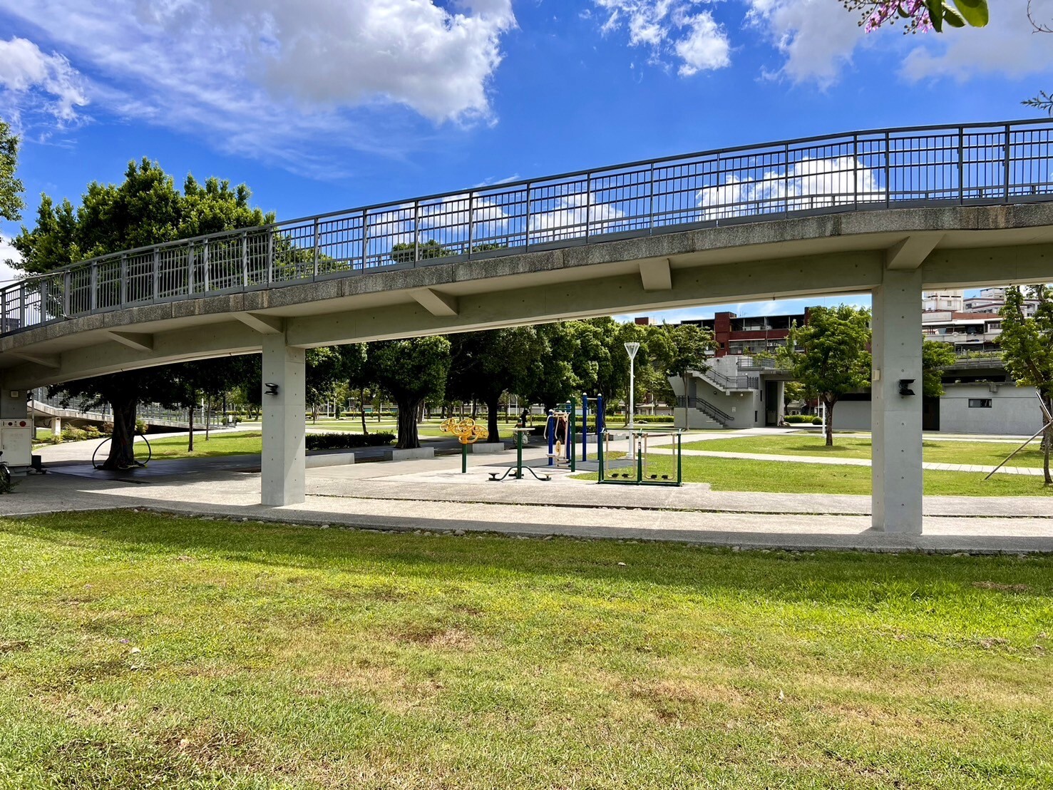 樂屋_高雄市小港區清景麟國家公園待售房屋 高雄市小港區清景麟國家公園待售房屋