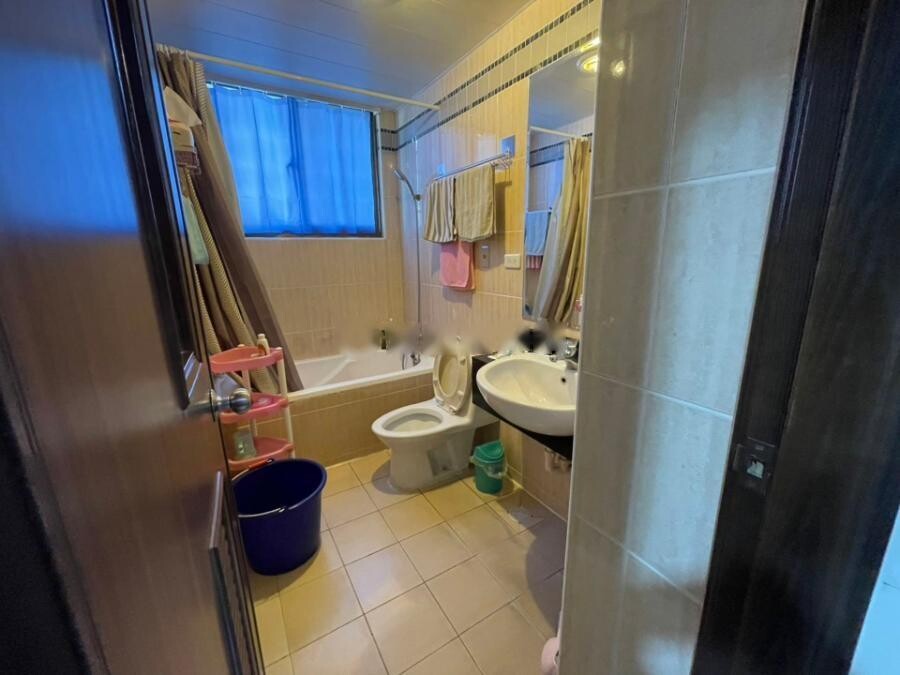 高雄市鳳山區水晶鑽大廈待售房屋