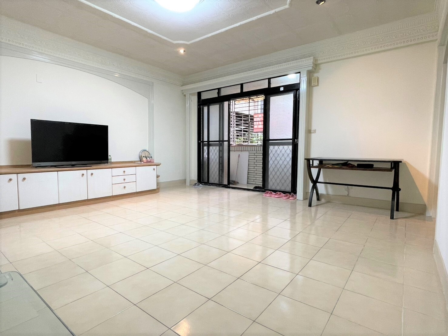 秀山國小邊間採光三房~全戶有對外窗超美三樓