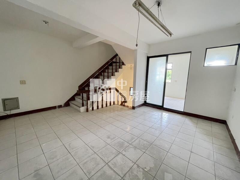 礁溪近轉運站邊間別墅