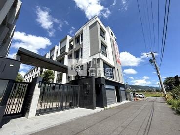 礁溪全新裝潢電梯雙車別墅