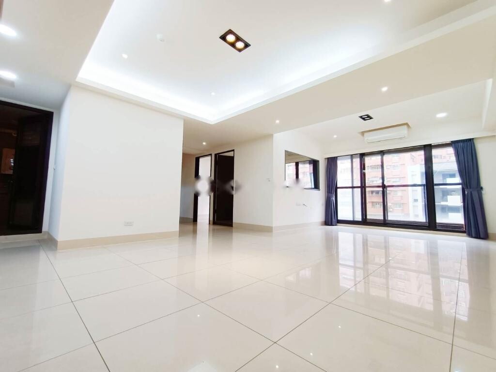 大樓023華鳳特區華悅7年屋明亮四房平車 高雄市鳳山區華友聯華悅買房子、房屋出售 樂屋網