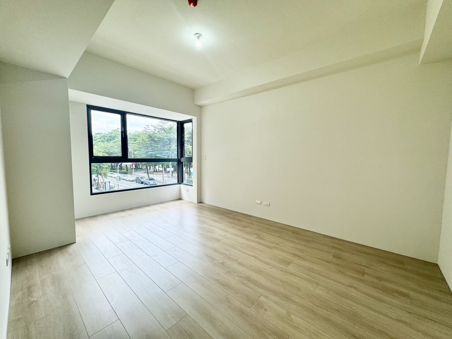 樂屋_台中市東區新業築森鄰待售房屋 台中市東區新業築森鄰待售房屋