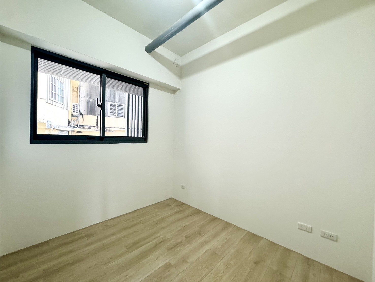 樂屋_台中市東區新業築森鄰待售房屋 台中市東區新業築森鄰待售房屋