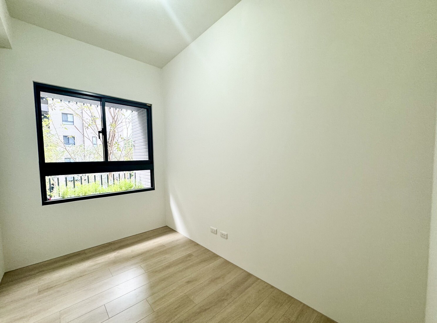 樂屋_台中市東區新業築森鄰待售房屋 台中市東區新業築森鄰待售房屋